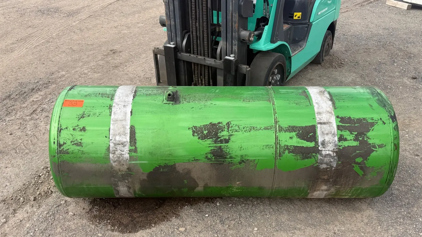 (2) Fuel Tanks off a Pete