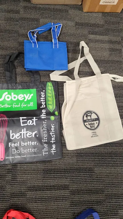 4 Reusable Grocery Shopping Tote Bags Assorted Brands