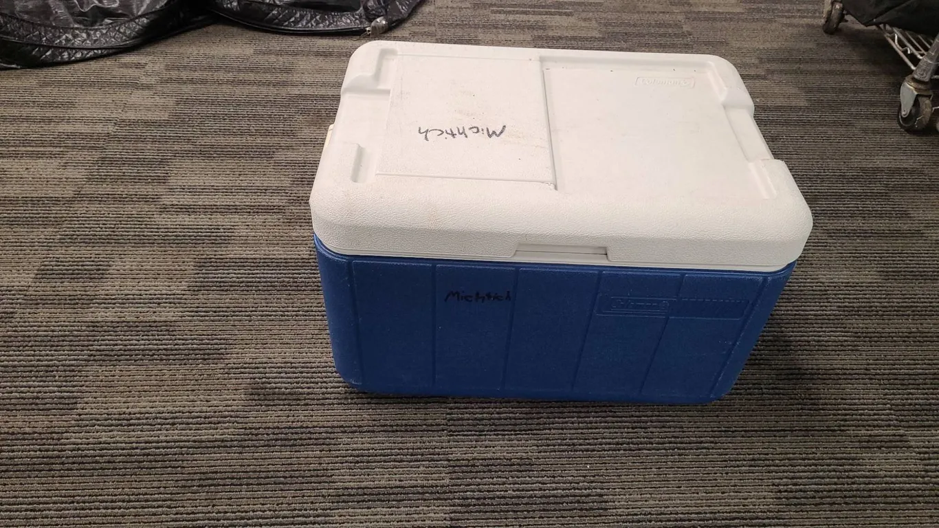 Coleman Blue White Cooler Model 5253B 52 Quart USA