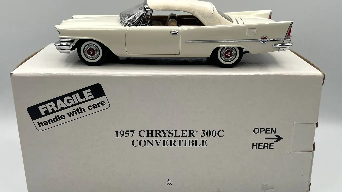 Danbury Mint - 1957 Chrysler 300C Convertible