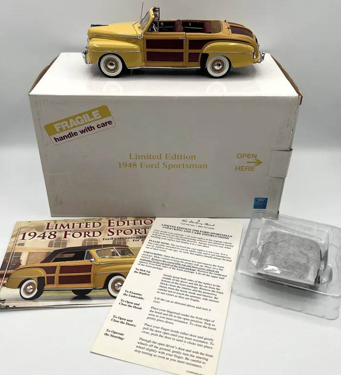 Limited Edition - Danbury Mint - 1948 Ford Sportsman