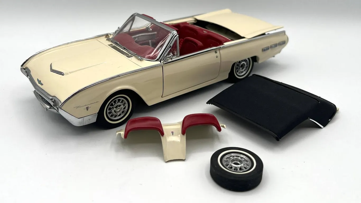 Danbury Mint - 1962 Ford Thunderbird