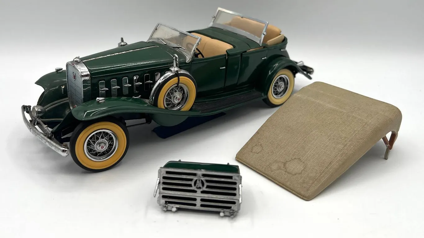 Danbury Mint - 1932 Cadillac V16