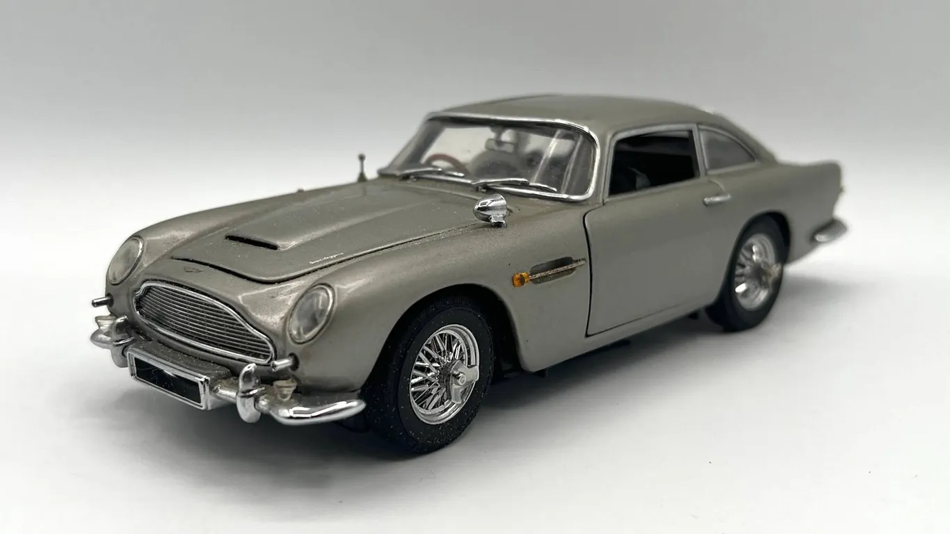 Danbury Mint - James Bond Aston Martin DB5