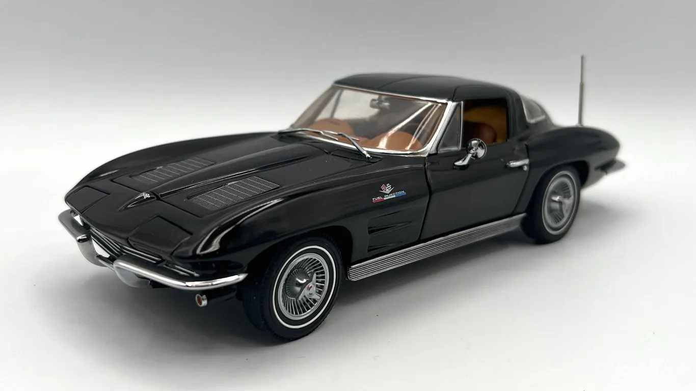 Danbury Mint - 1963 Corvette Sting Ray