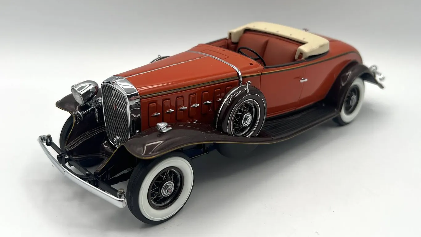 Limited Edition - Danbury Mint - 1932 Cadillac V-16 Roadster
