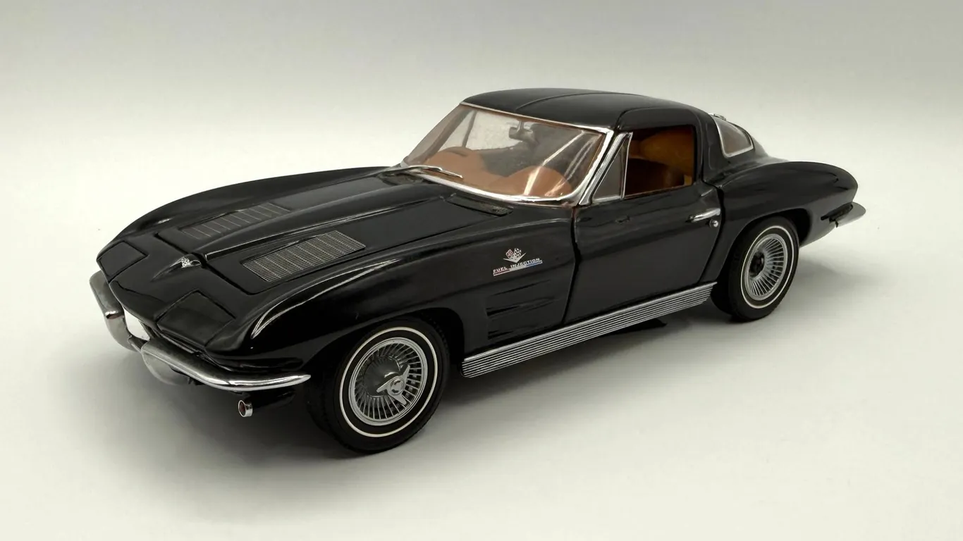 Danbury Mint - 1963 Corvette Sting Ray