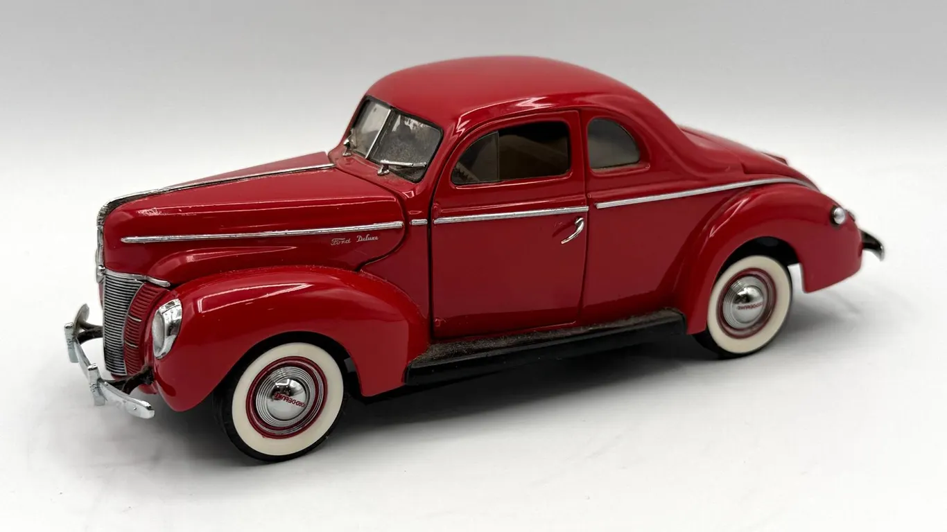 Danbury Mint - 1940 Ford Deluxe Coupe