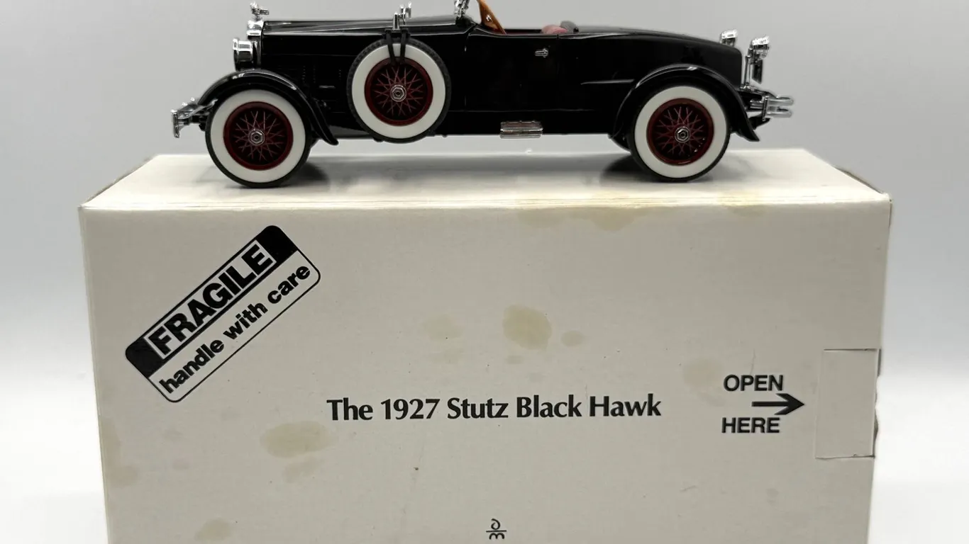 Danbury Mint - 1927 Stutz Black Hawk