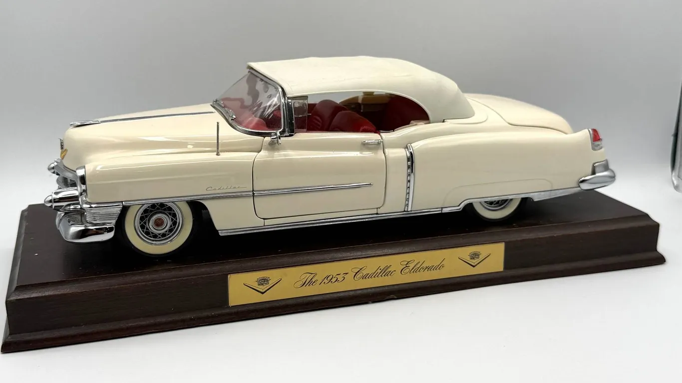 Danbury Mint - 1953 Cadillac Eldorado Car Display