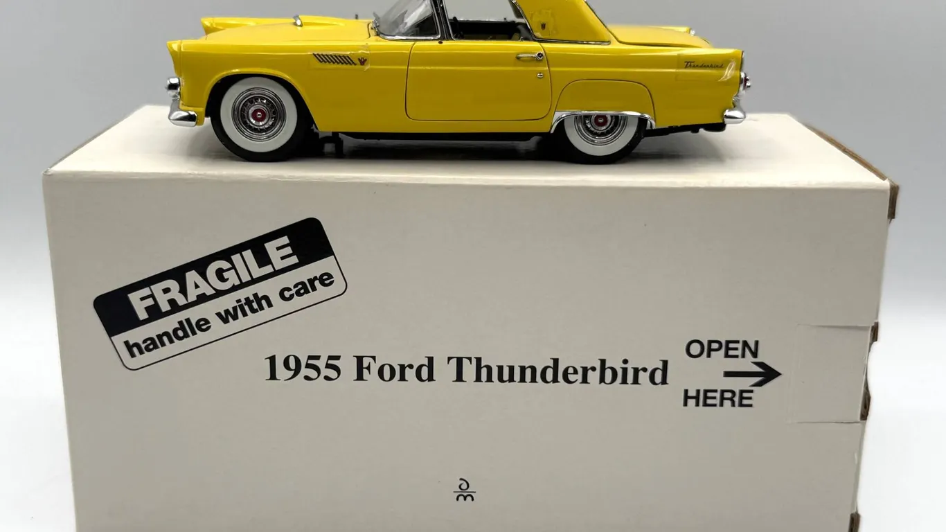 Limited Edition - Danbury Mint - 1955 Ford Thunderbird
