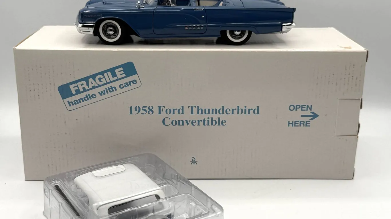 Danbury Mint - 1958 Ford Thunderbird