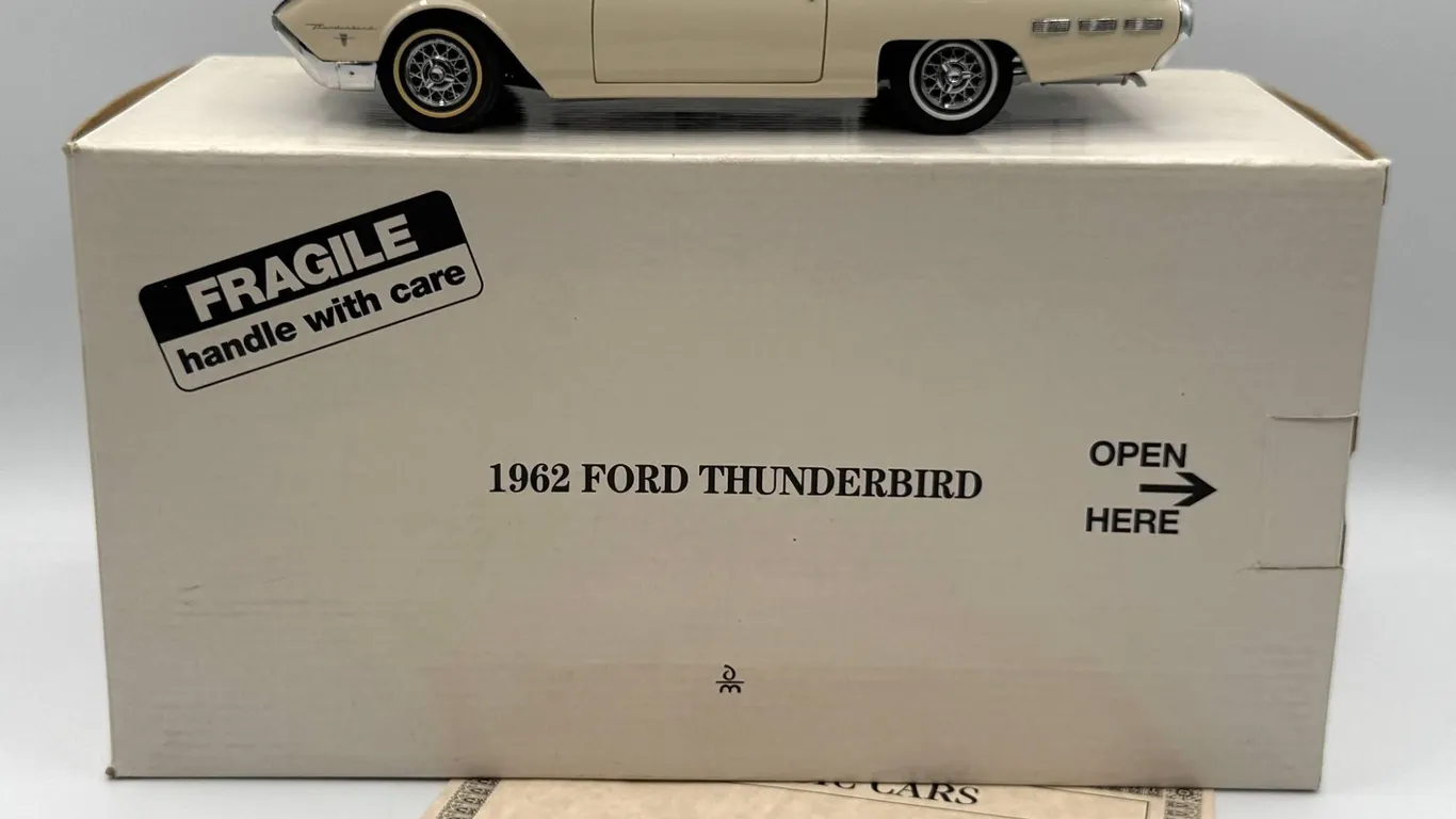 Danbury Mint - 1962 Ford Thunderbird Convertible