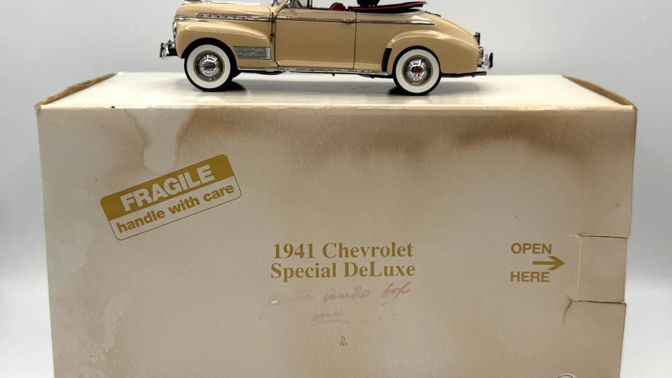 Danbury Mint - 1941 Chevrolet Special DeLuxe