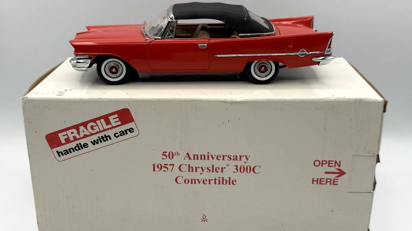 Limited Edition - Danbury Mint - 1957 Chrysler 300C Convertible