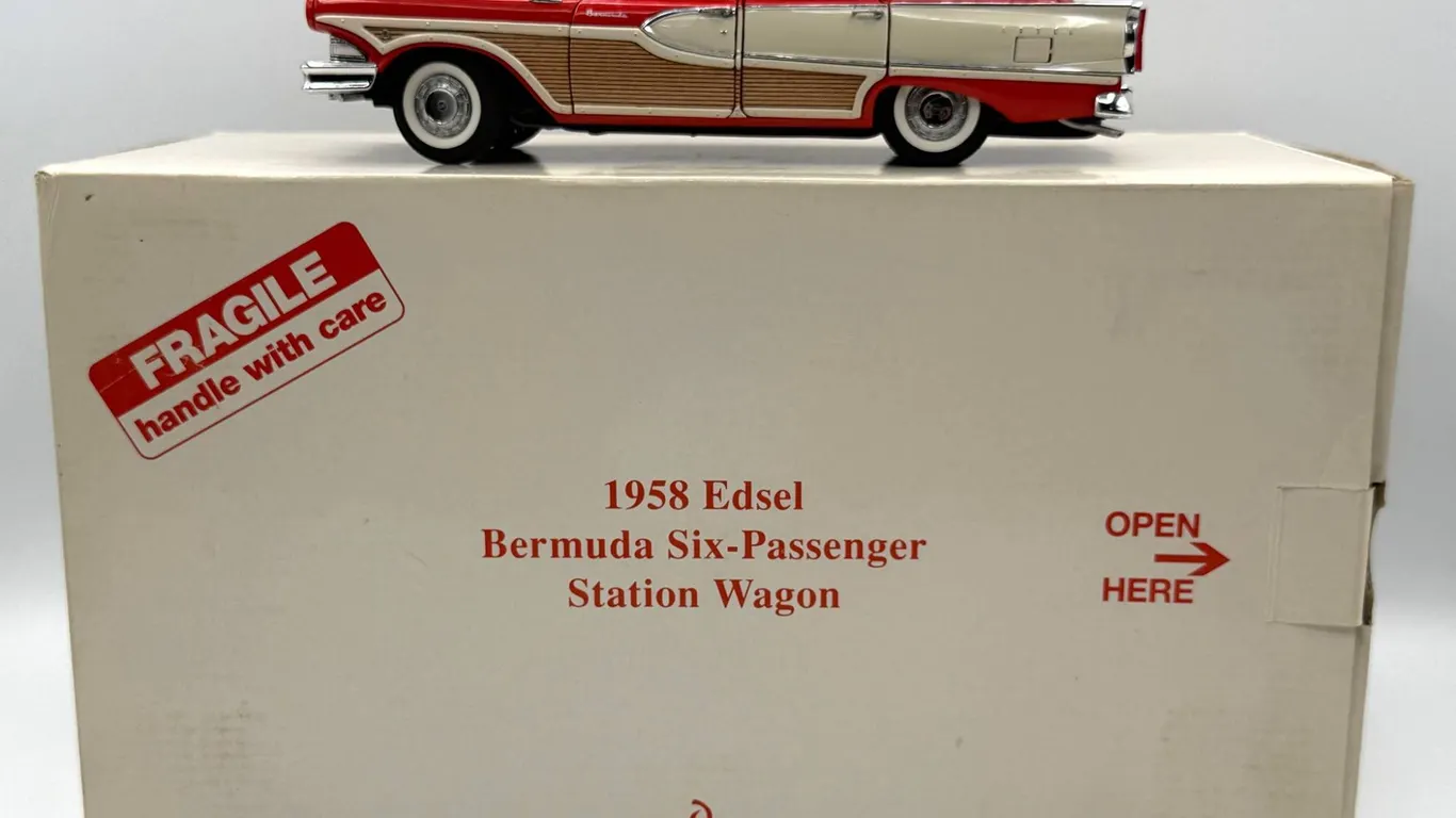 Danbury Mint - 1958 Edsel Bermuda Wagon
