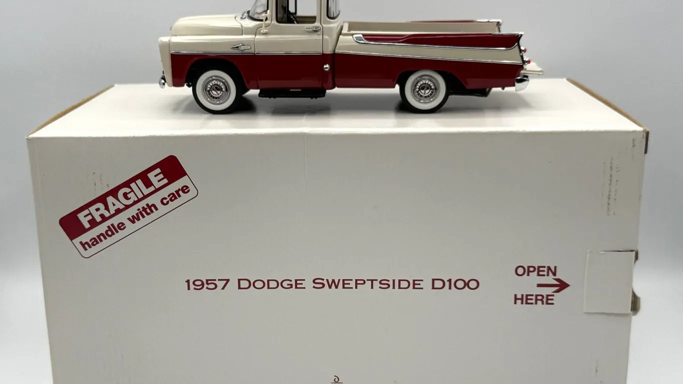 Danbury Mint - 1957 Dodge Sweptside D100