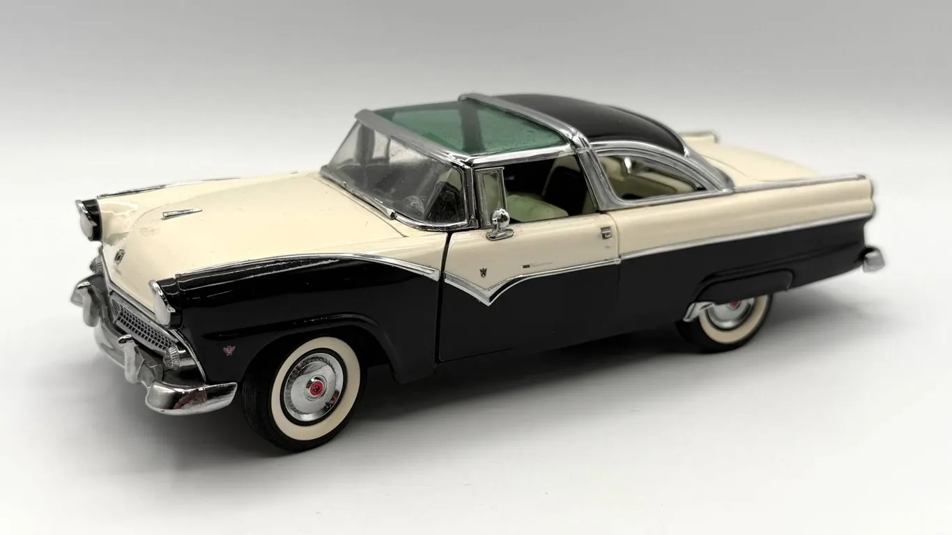 Danbury Mint - 1955 Ford Fairlane