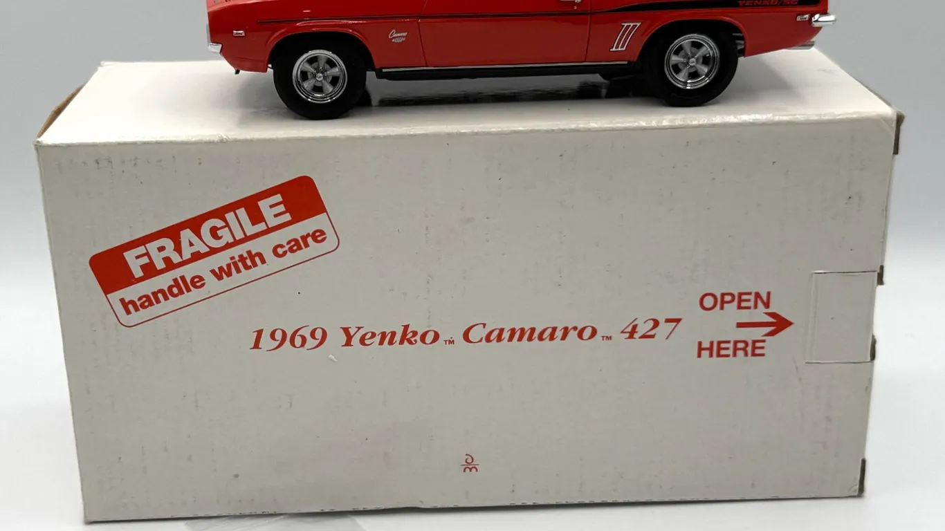 RARE - Danbury Mint - 1969 Yenko Camaro 427