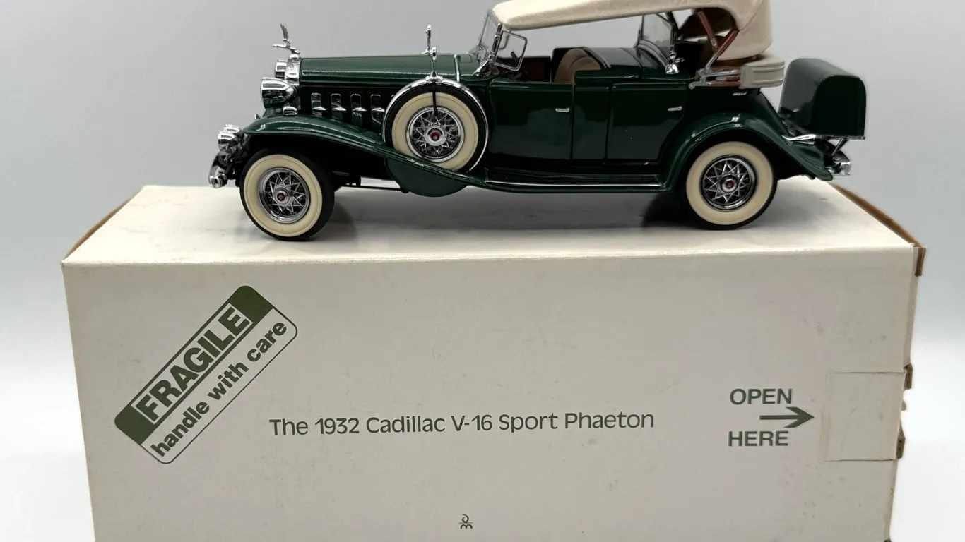 Danbury Mint - 1932 Cadillac V-16 Phaeton