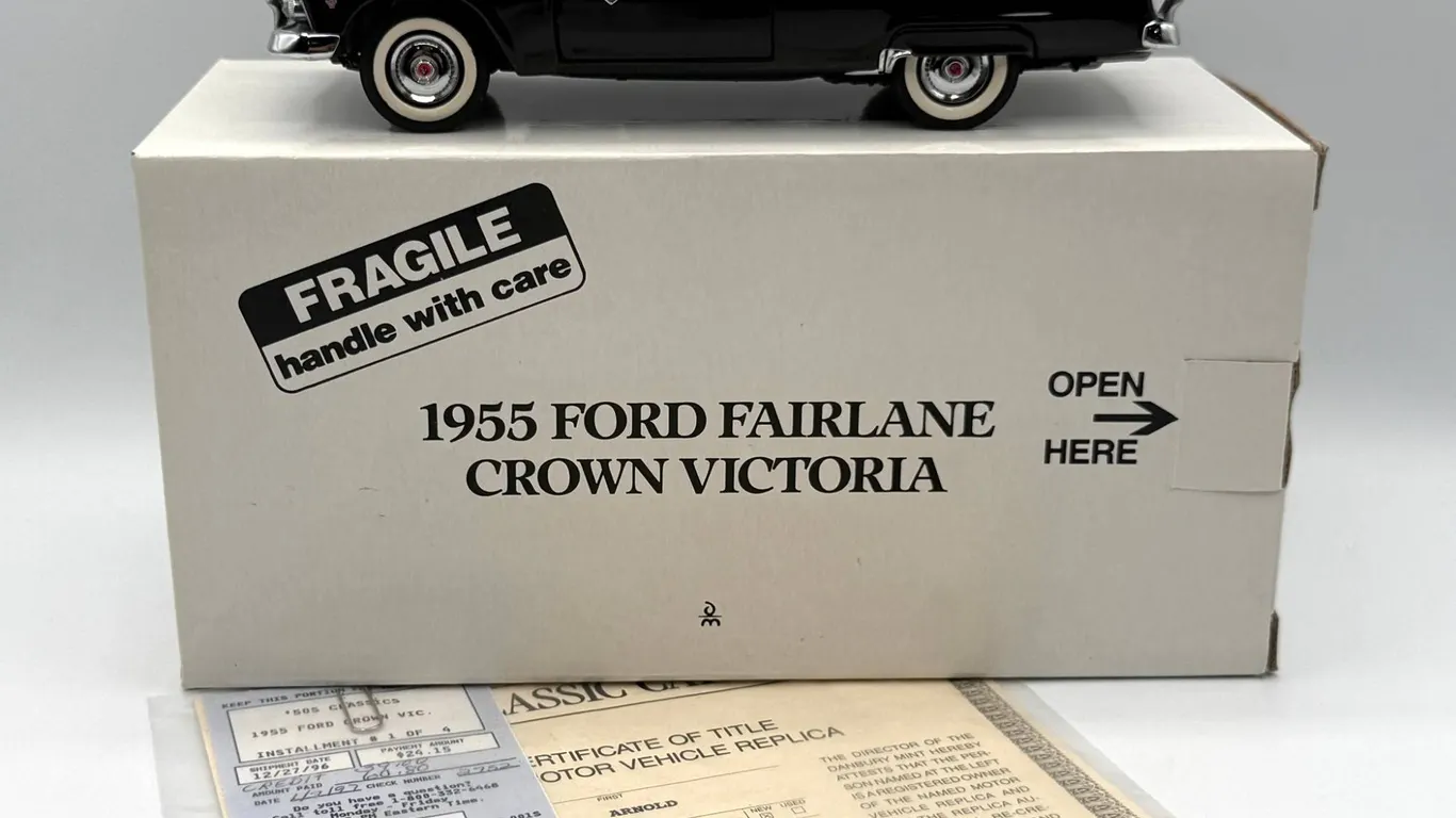 Danbury Mint - 1955 Ford Fairlane Crown Victoria