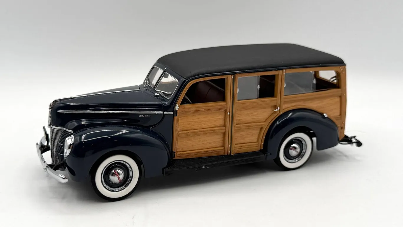 Danbury Mint - 1940 Ford Deluxe Station Wagon