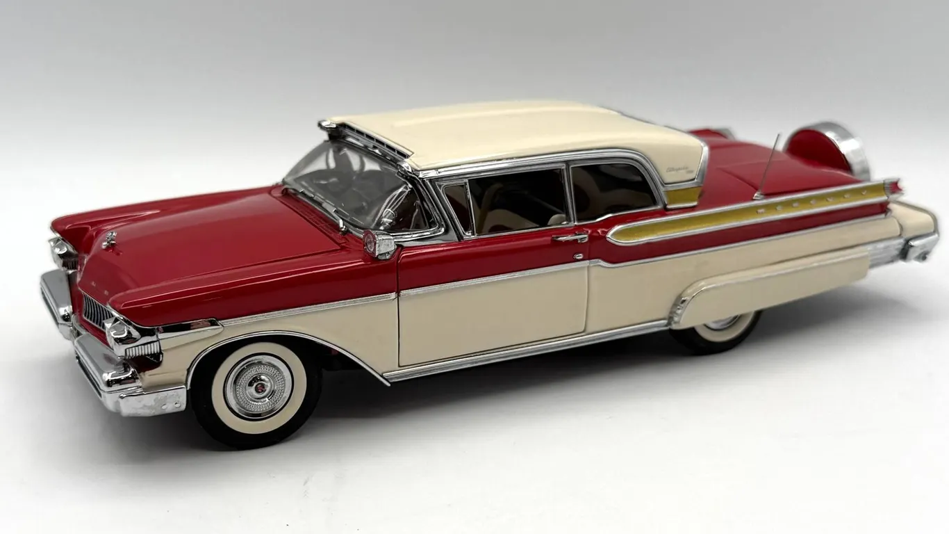 Danbury Mint - 1957 Mercury Cruiser Model