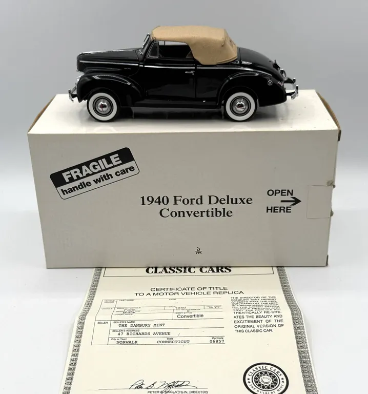 Danbury Mint - 1940 Ford Deluxe Convertible