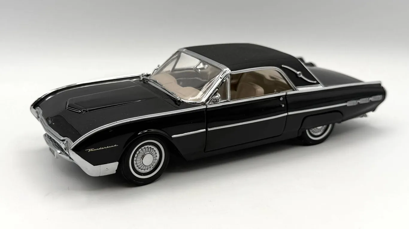 Limited Edition - Danbury Mint - 1962 Ford Thunderbird