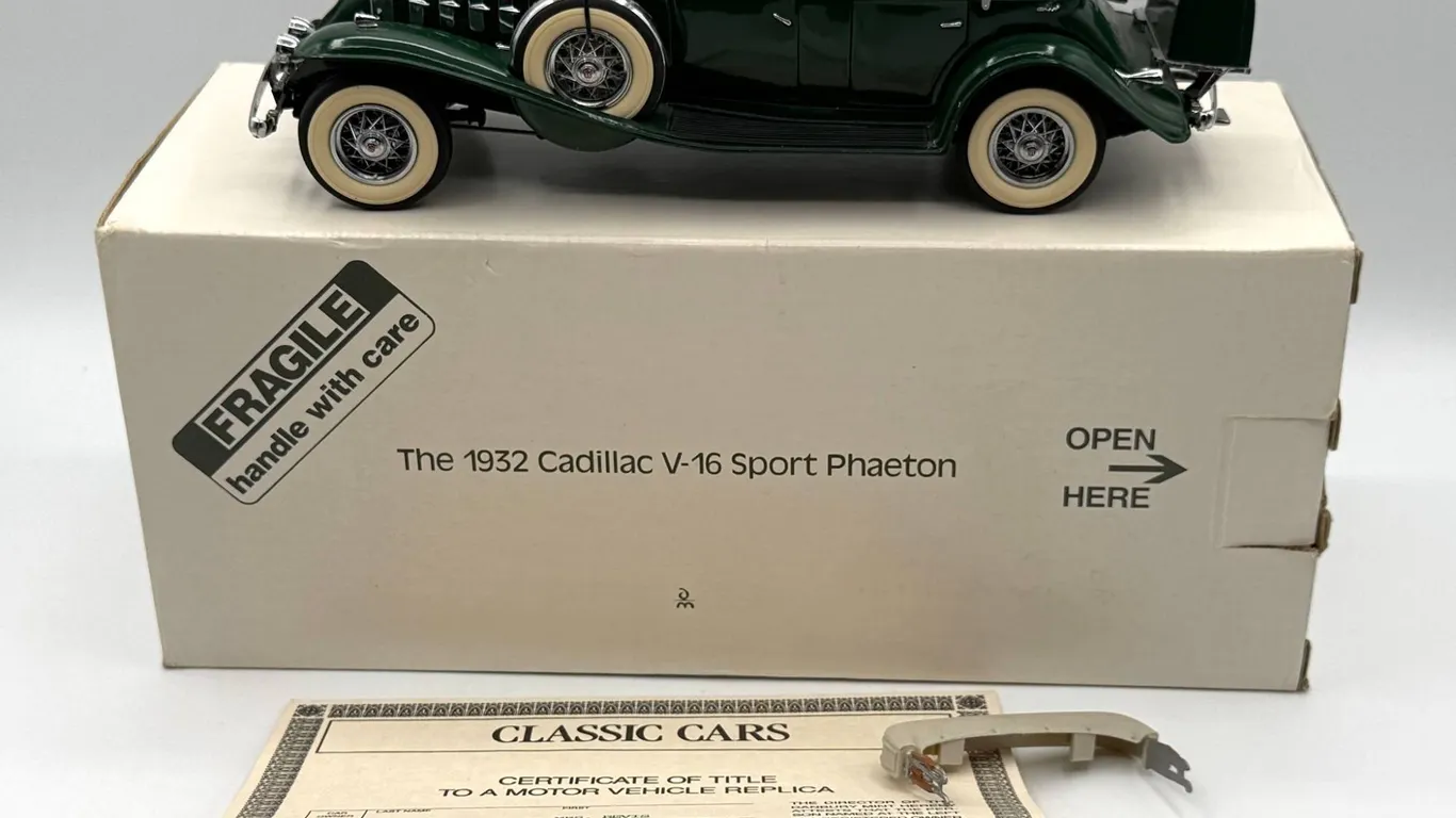 Danbury Mint - 1932 Cadillac V-16 Sport Phaeton