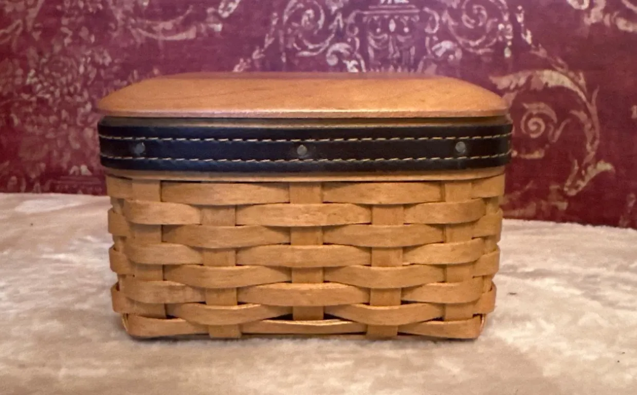 Longaberger 2001 Mother's Day Basket with Lid and Protector