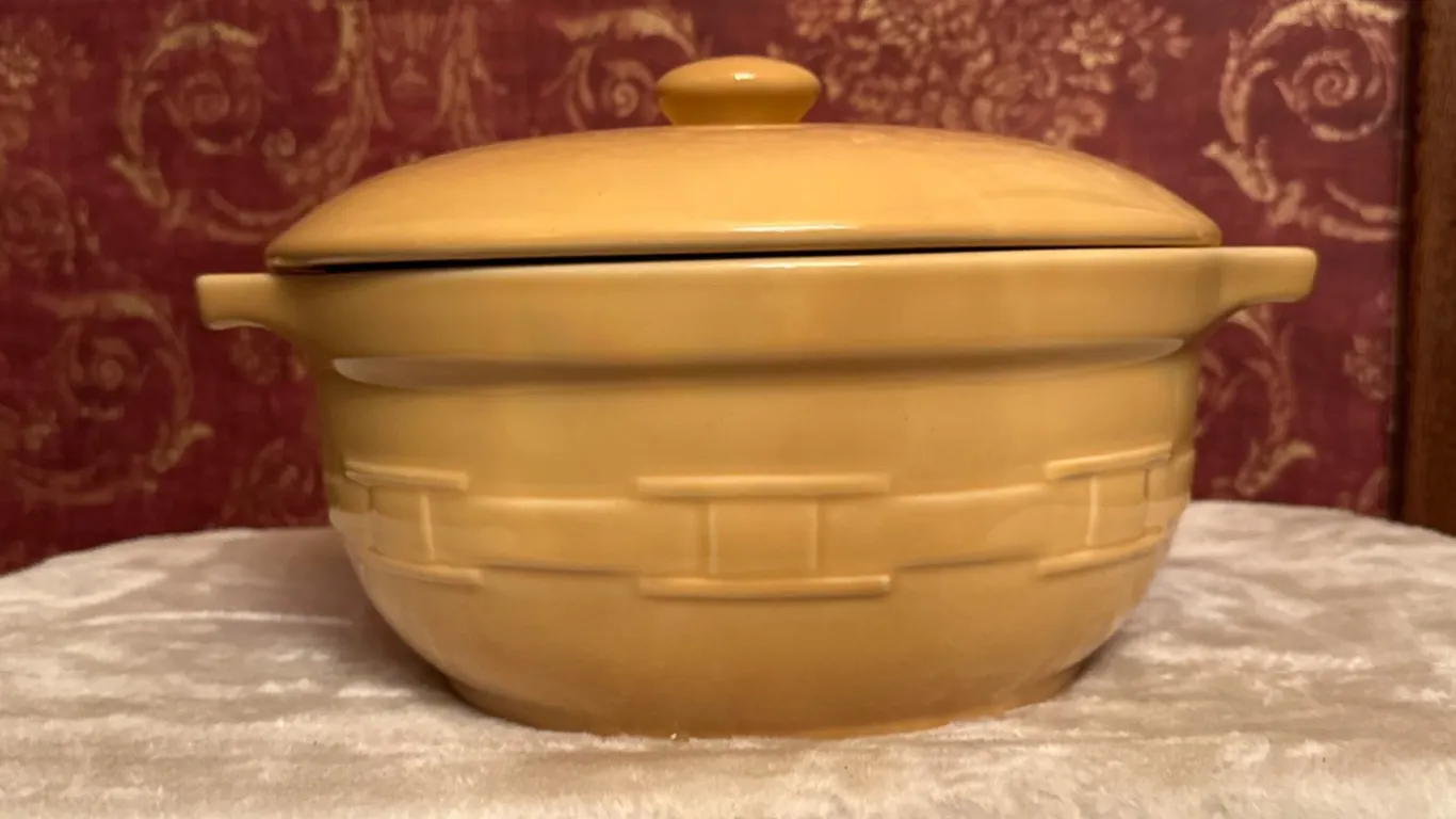 Longaberger Yellow Pottery Casserole Dish with Lid