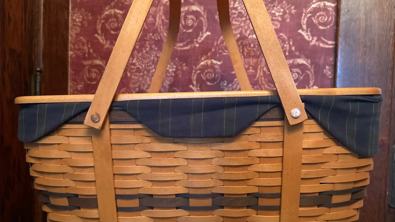 1999 Longaberger Family Picnic Basket with Accessories