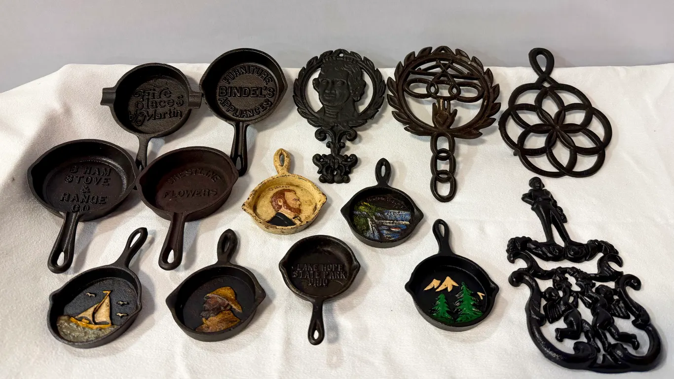 Cast Iron Mini Skillet Decor and Trivets