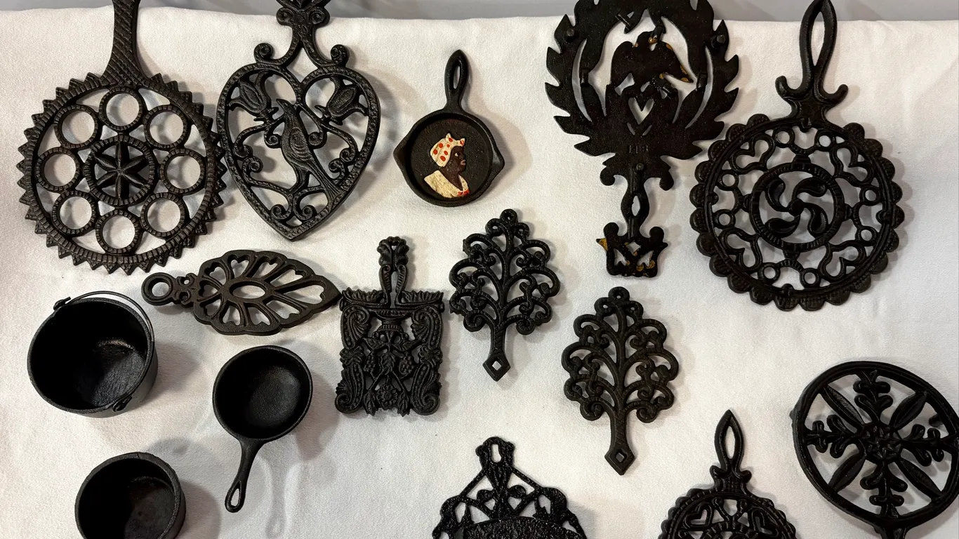 Cast Iron Trivets and Mini Skillet/Pot Decor