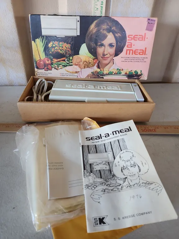 Vintage Seal-A-Meal In Original Box