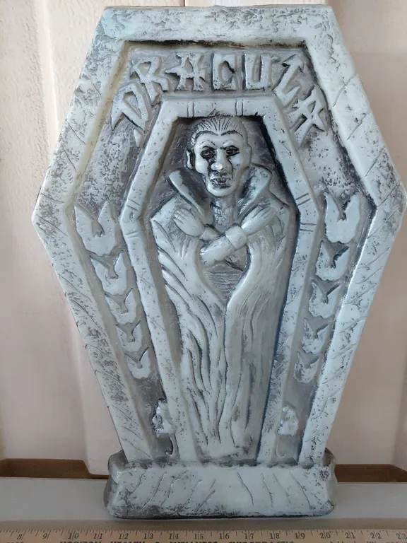 Plastic Dracula Grave Stone, Battery Operated Missing Battery Cover, Not Tested 19.25 "Tall