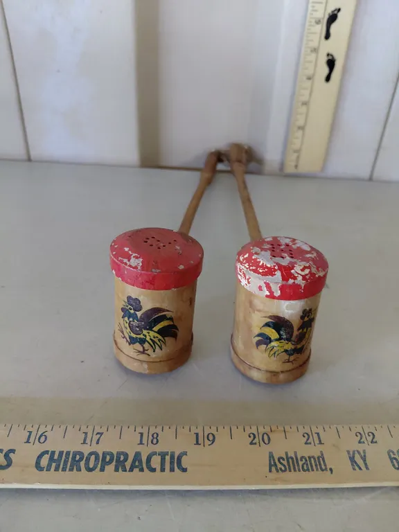 Vintage Wood Gavel Style Hand Painted Chicken Salt/Pepper Shakers