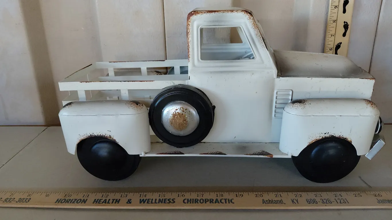 Metal Decor White Pickup Truck 18.5"X9"X9.5"