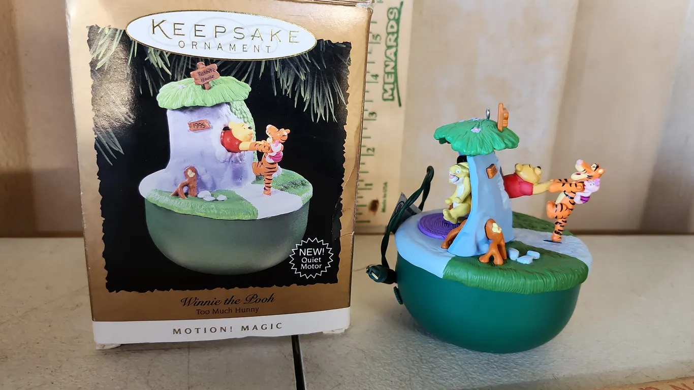 1995 Hallmark Keepsake Winnie The Pooh Too Much Hunny Motion Ornament