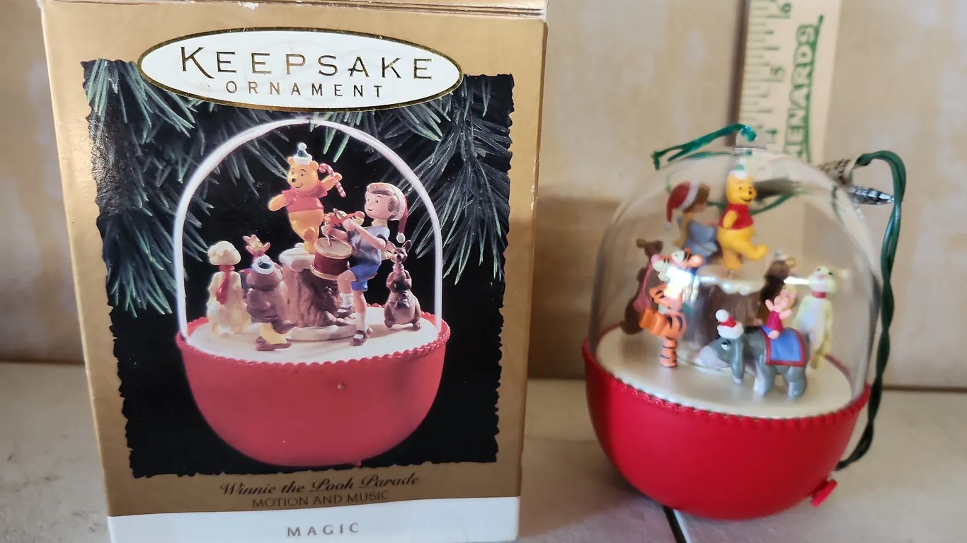 1994 Hallmark Keepsake Winnie The Pooh Parade Motion & Music Ornament