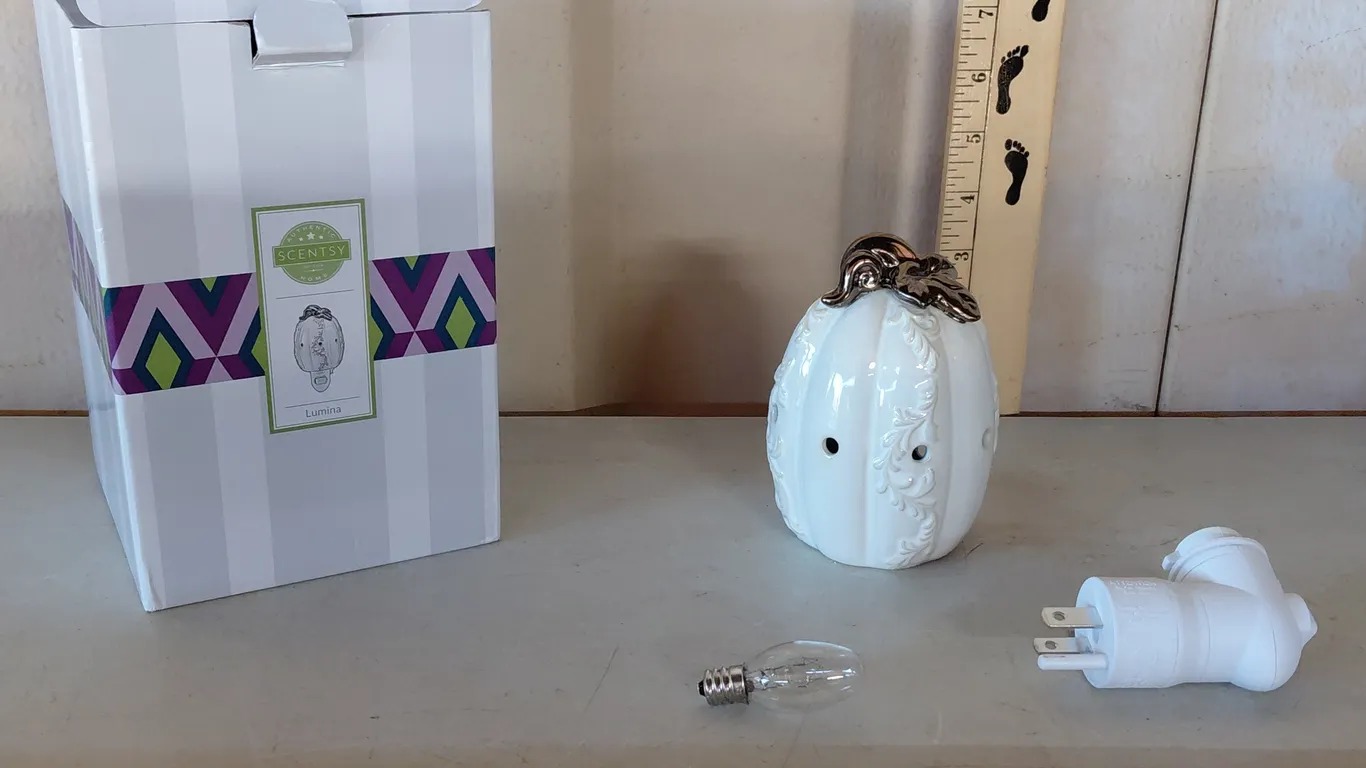 Scentsy Lumina Wall Plug In Wax Warmer