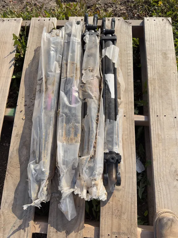 UNUSED 4 hyd cylinders 2”bore x 18” stroke