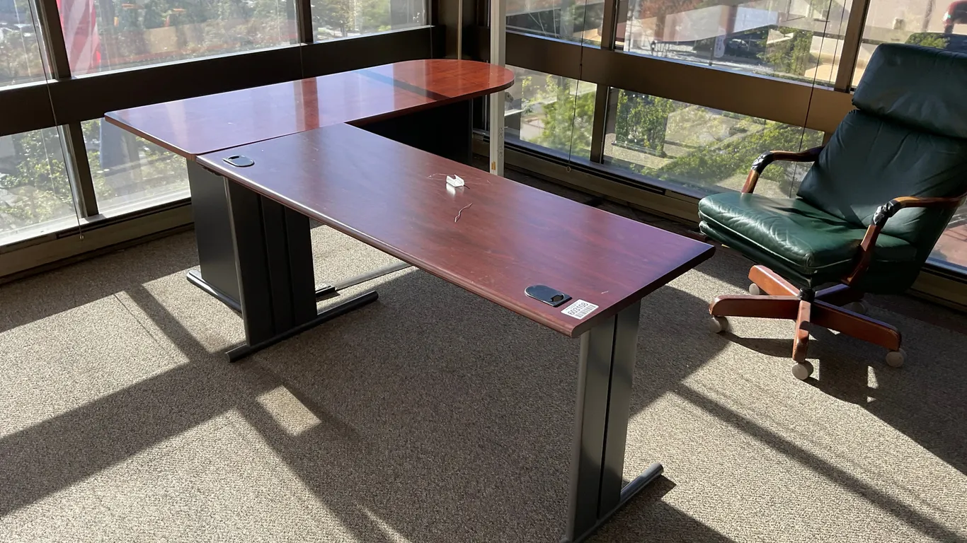 QTY OF (2) DESKS, (1) METAL FILE CABINET, (4) ROLLING OFFICE CHAIRS