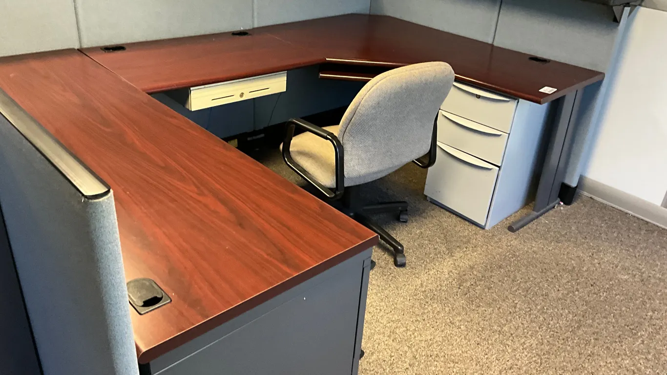 WOODEN U-SHAPED DESK & (3) METAL FILING CABINETS