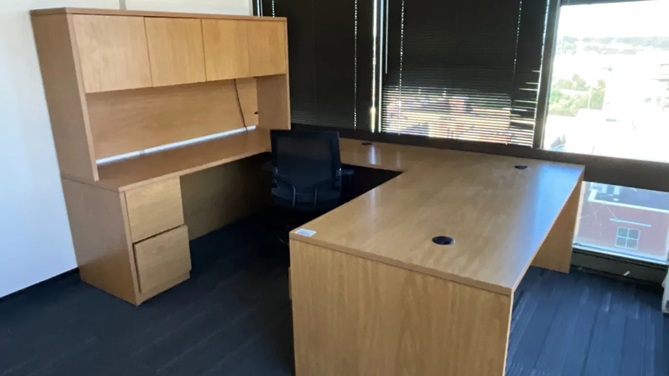U-SHAPED EXECUTIVE DESK W/ CHAIR