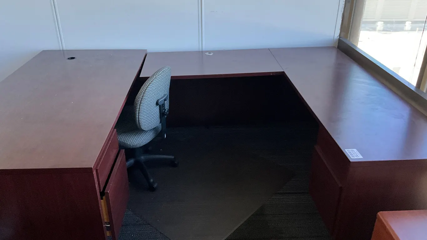 U-SHAPED EXECUTIVE DESK