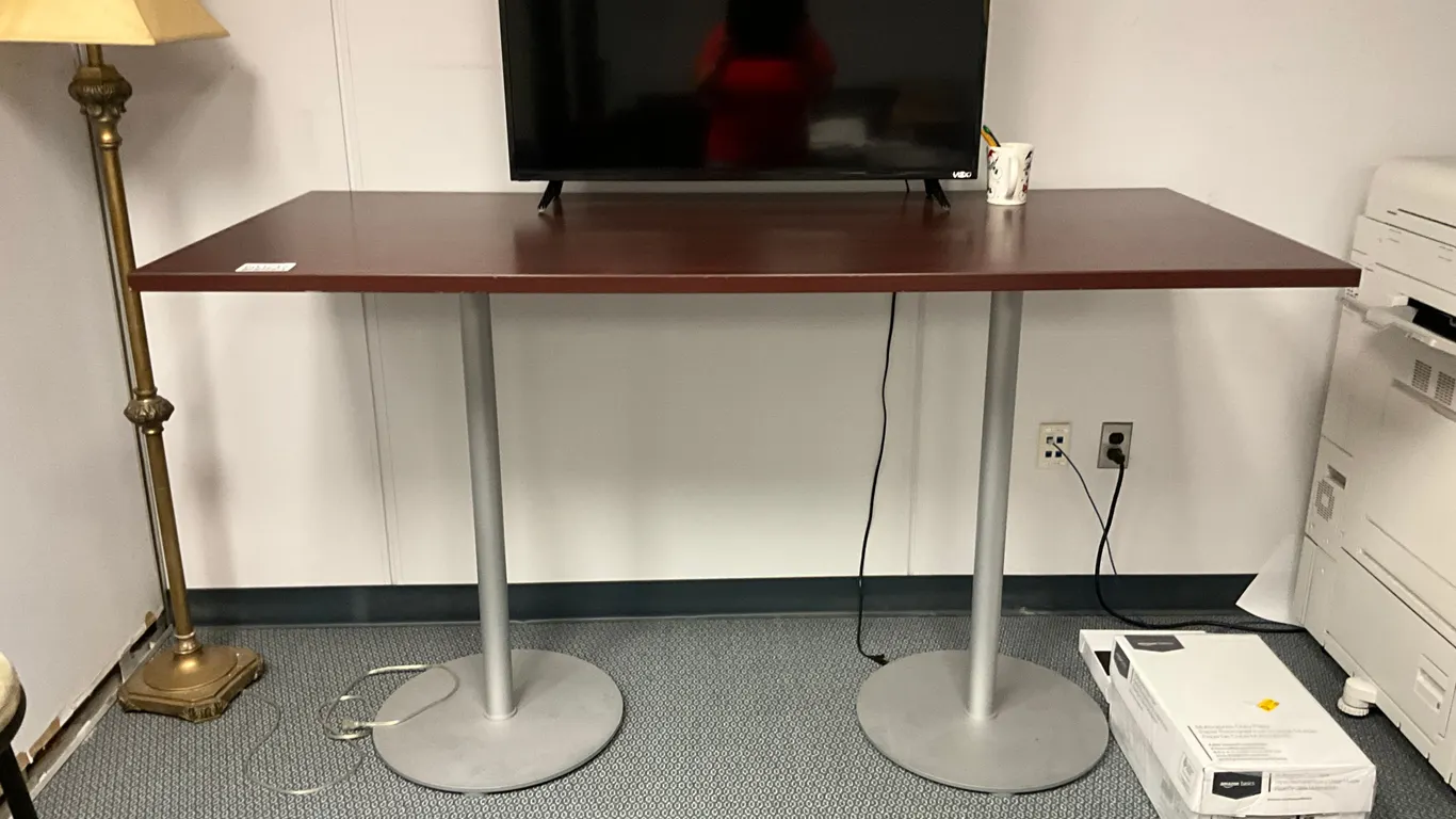 QTY (1) HIGHTOP TABLE