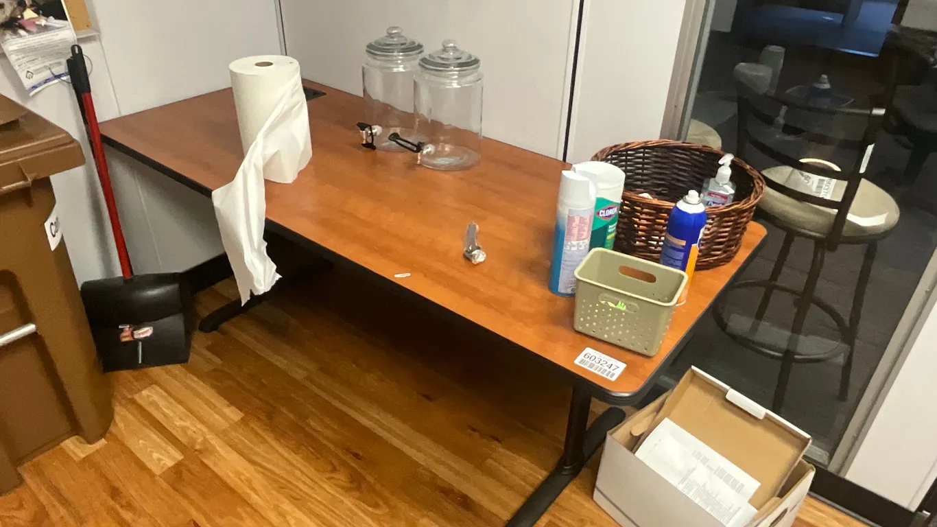 QTY (1) TABLE