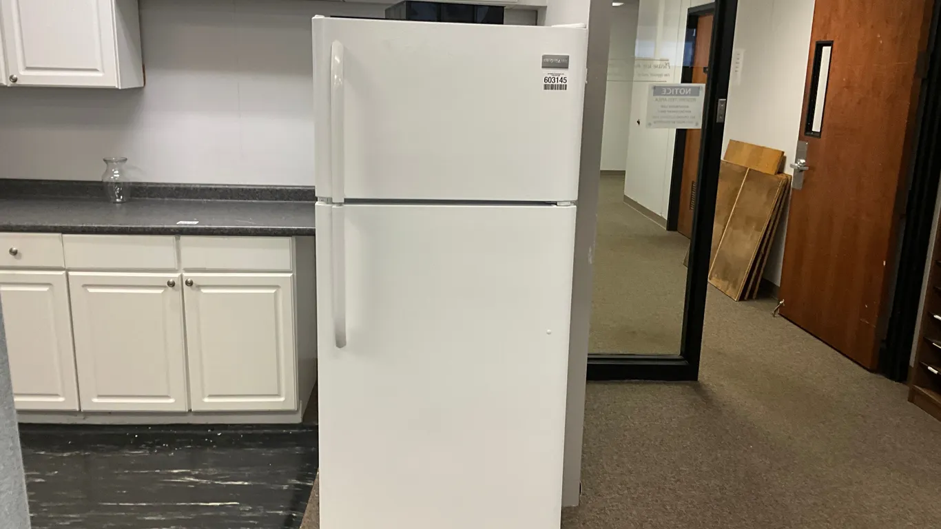 FRIGIDAIRE FFTR1814QW0 REFRIGERATOR